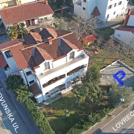 Vanessa Apartment *